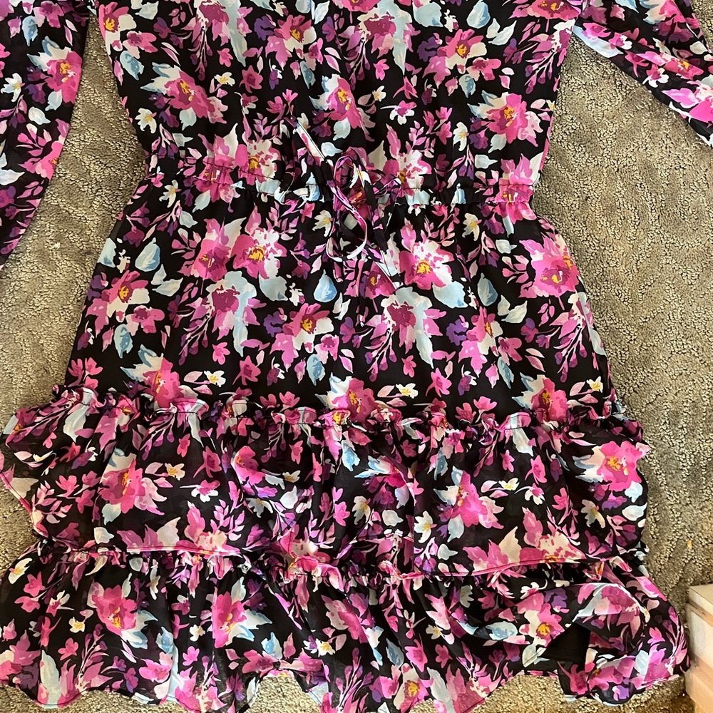Worn once for gender reveal very flattering dress